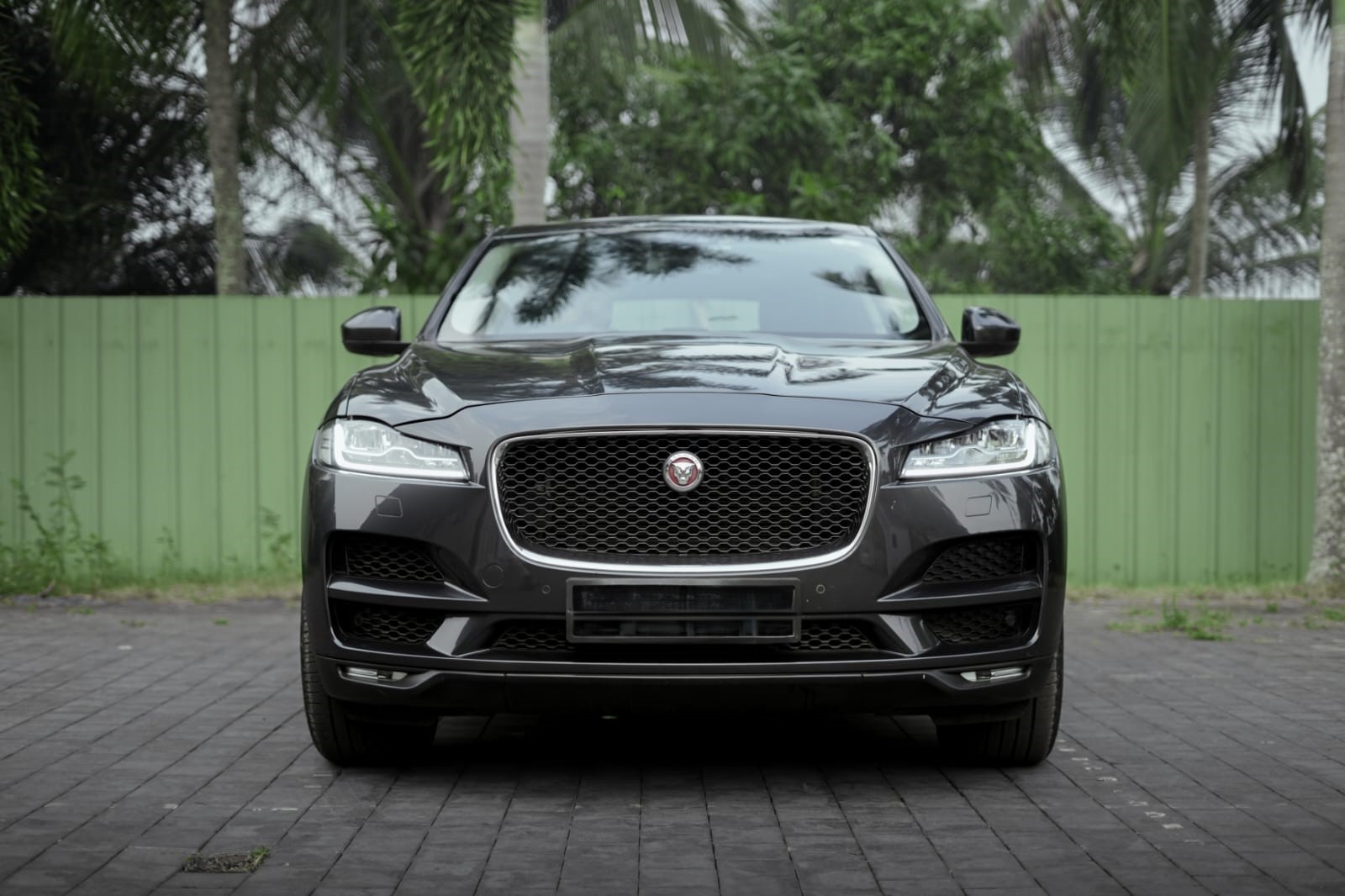 BLACK COLOUR JAGUAR F PACE 20 E