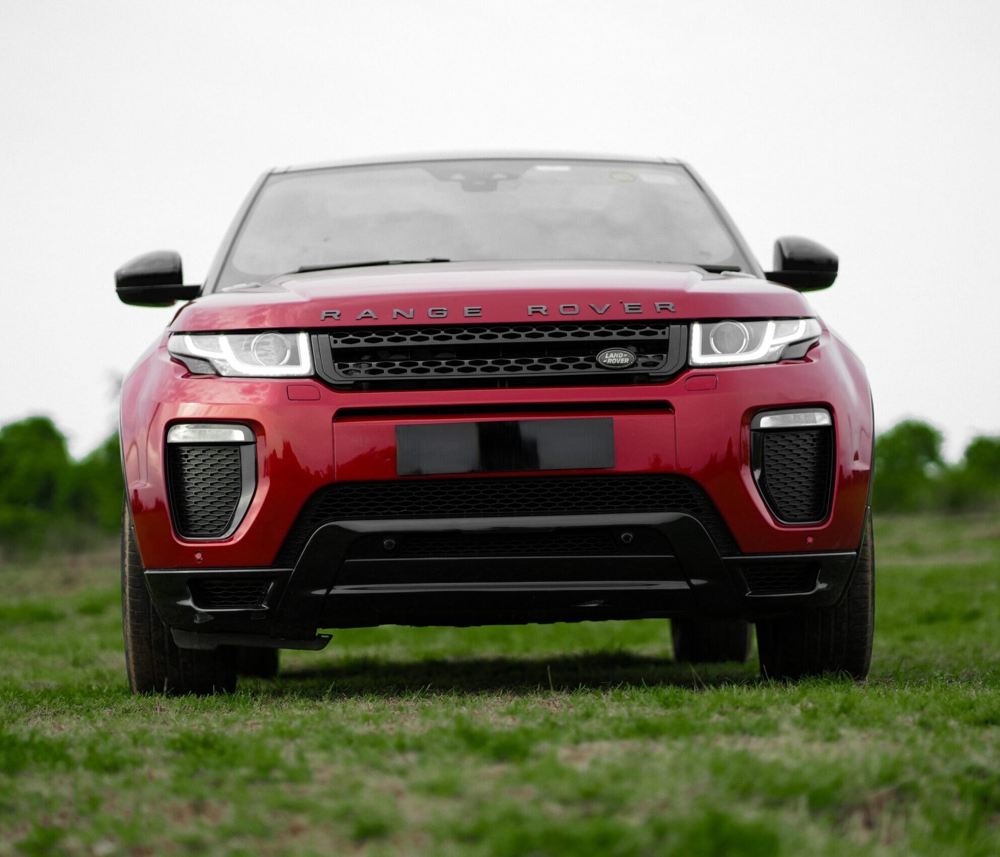 RED COLOUR RANGE ROVER EVOQUE / KL